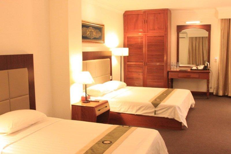 Diamond Hotel Phnom Penh Bagian luar foto