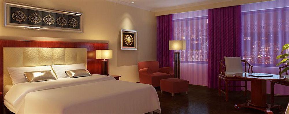 Diamond Hotel Phnom Penh Bagian luar foto