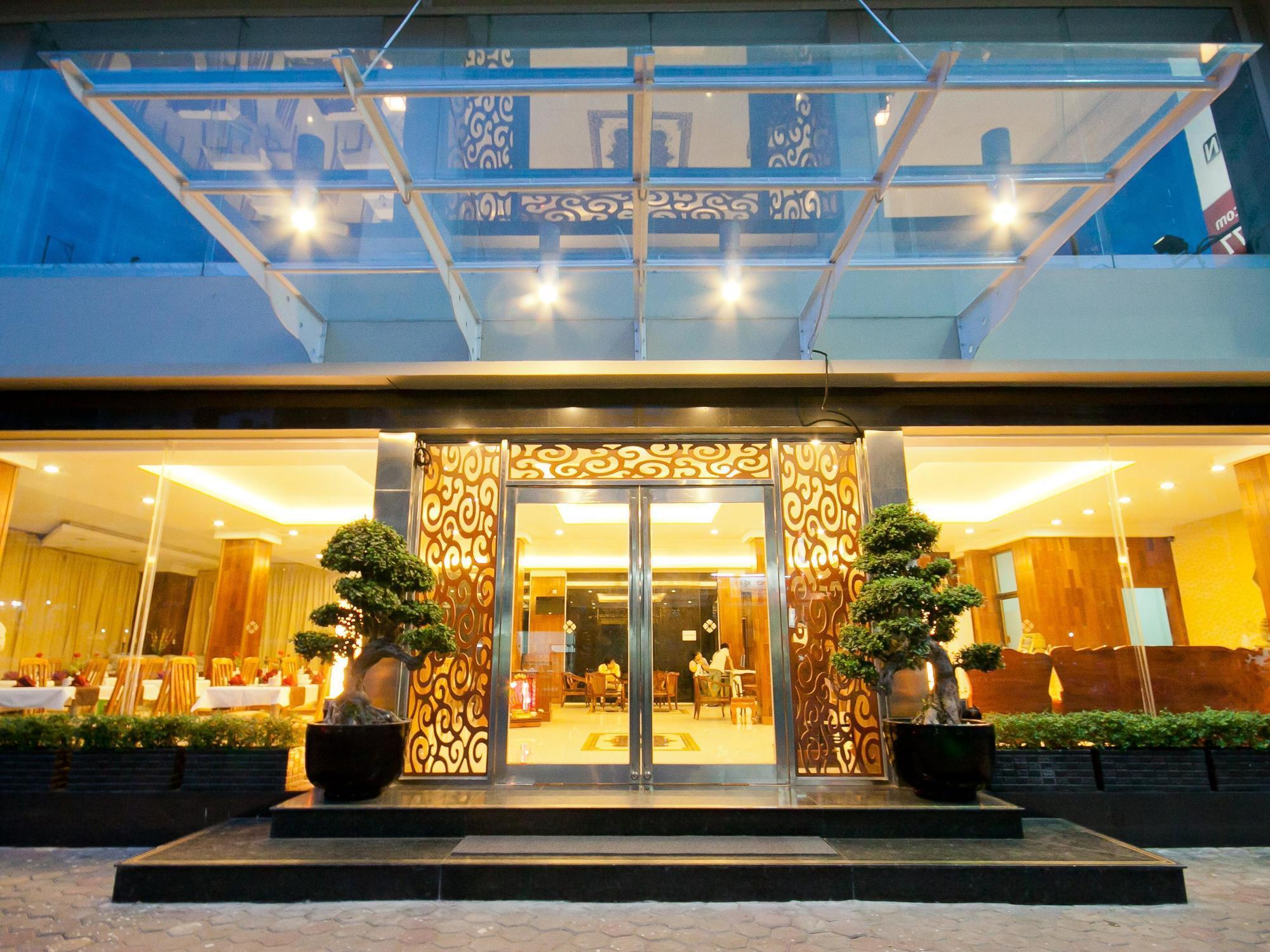 Diamond Hotel Phnom Penh Bagian luar foto