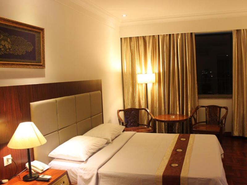 Diamond Hotel Phnom Penh Bagian luar foto