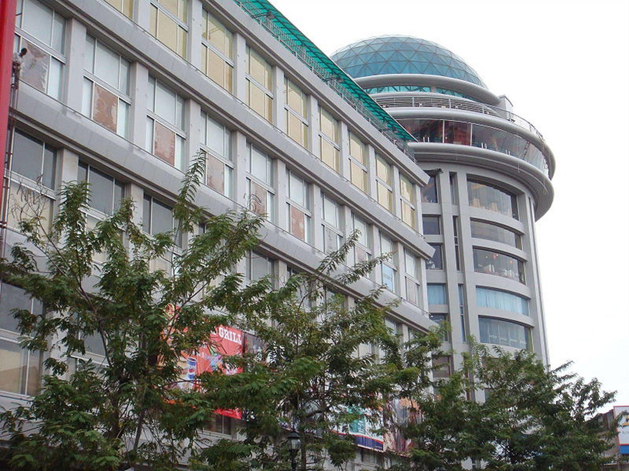 Diamond Hotel Phnom Penh Bagian luar foto