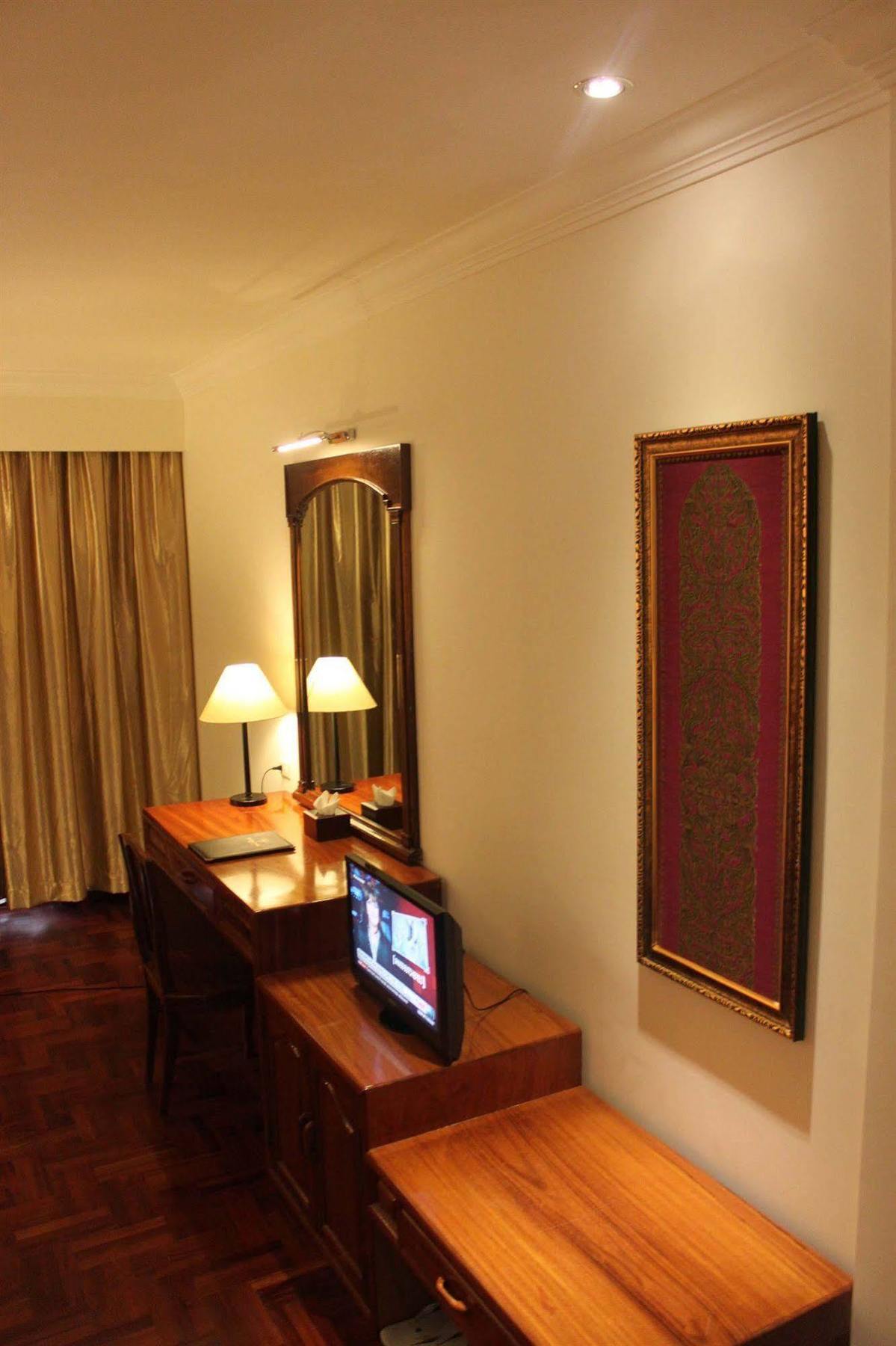 Diamond Hotel Phnom Penh Bagian luar foto