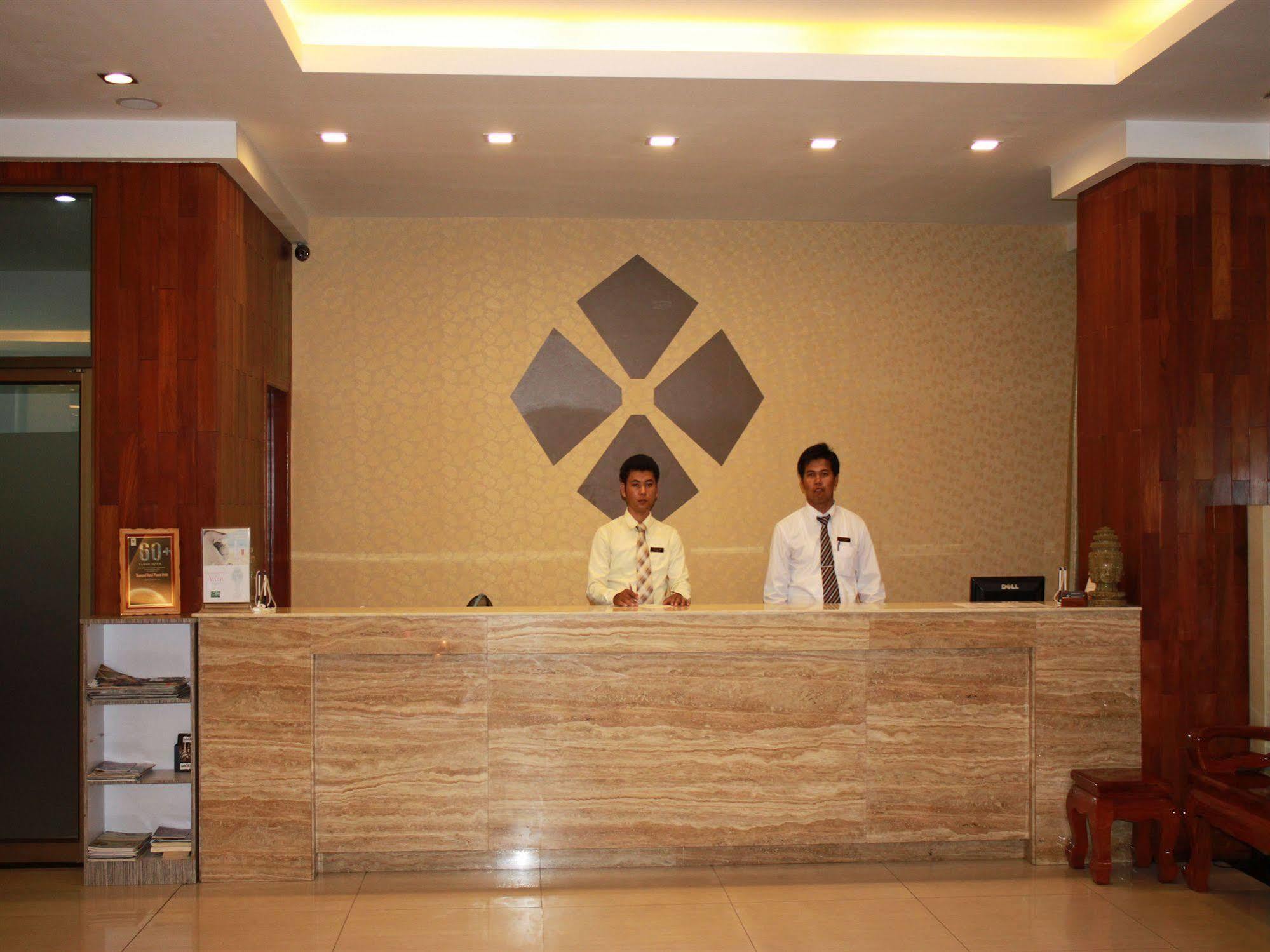 Diamond Hotel Phnom Penh Bagian luar foto