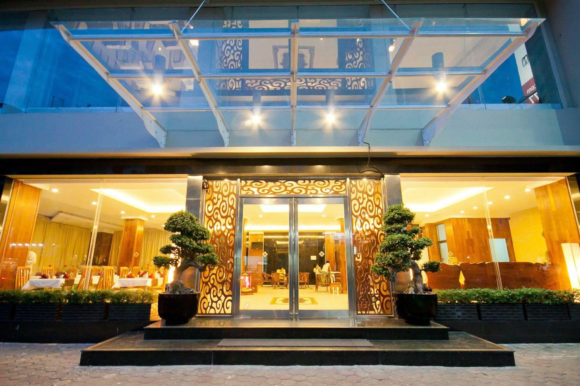 Diamond Hotel Phnom Penh Bagian luar foto