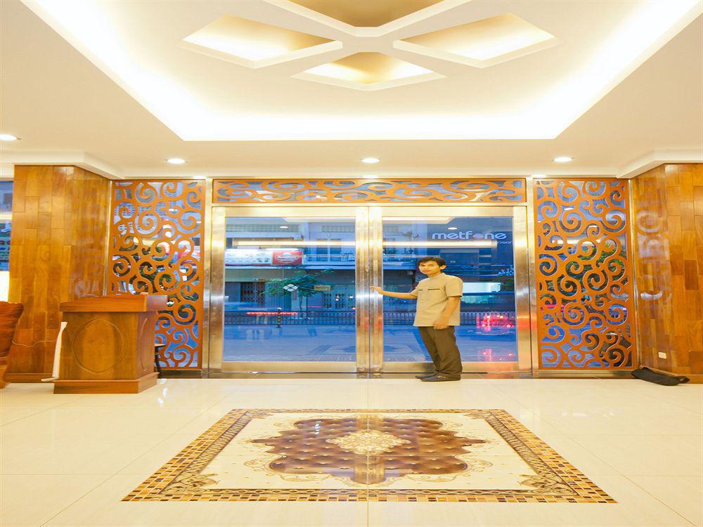 Diamond Hotel Phnom Penh Bagian luar foto